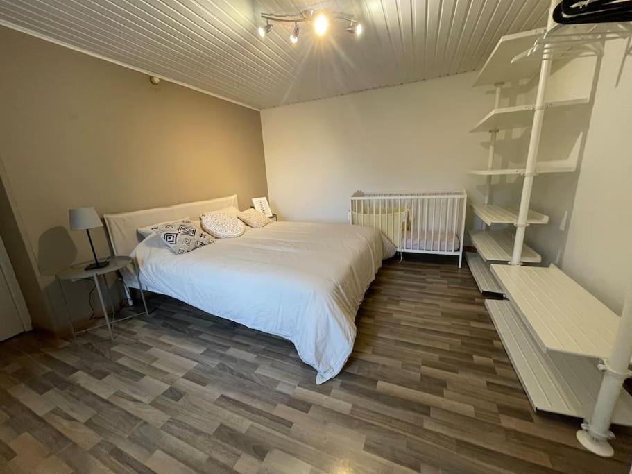 Charmante Maison De Vacances Vaux-sur-Sure エクステリア 写真